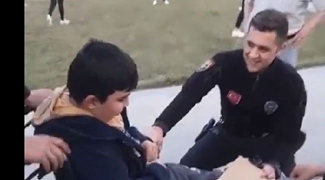 Polis Engelli Çocuğu Mutluluktan Ağlattı