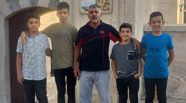 Cami Avlusunda Para Bulan Çocuklar Parayı Cami İmamına Teslim Etti