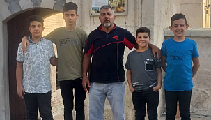 Cami Avlusunda Para Bulan Çocuklar Parayı Cami İmamına Teslim Etti