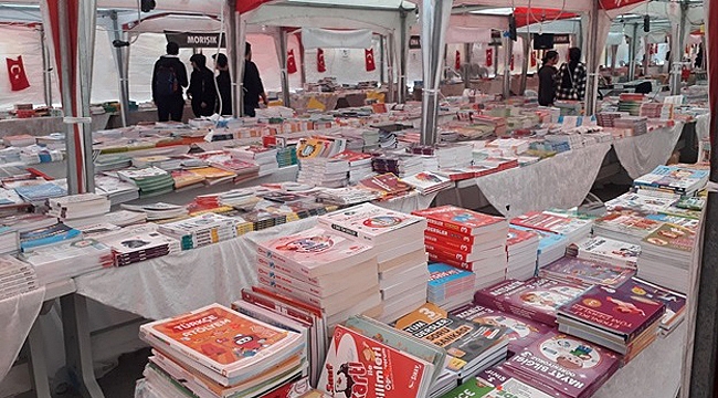 Kimsesiz ve Garip Kalmış Bir Kitap Fuarı