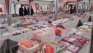 Kimsesiz ve Garip Kalmış Bir Kitap Fuarı