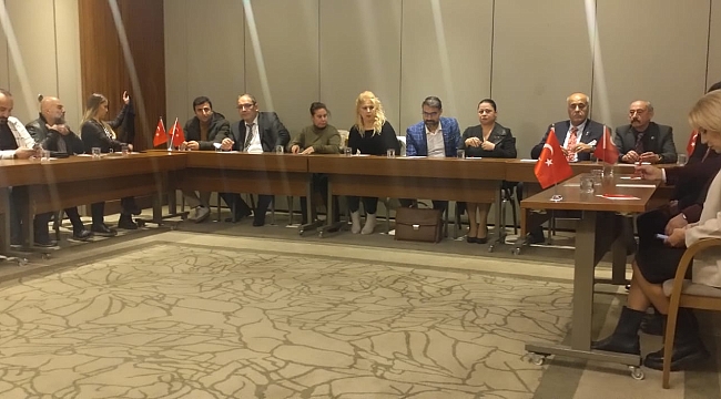 Yeni Türk Cumhuriyeti Bakanları Basın Toplantısında