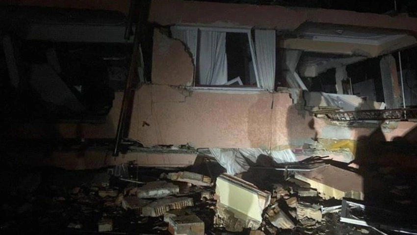 İskenderun ve Antakya'da hastaneler ile polisevi yıkıldı