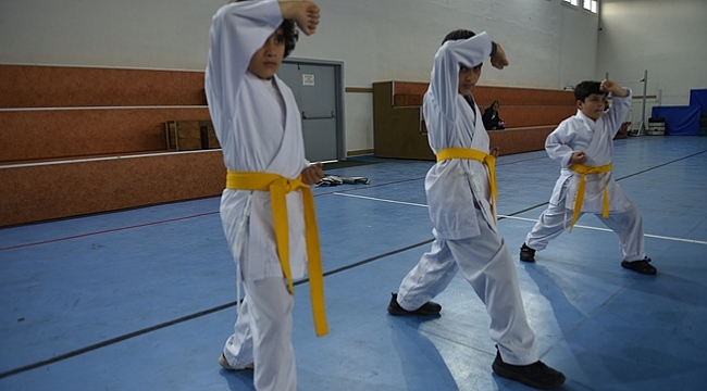 Geleceğin Karatecileri Seyhan'da Yetişiyor
