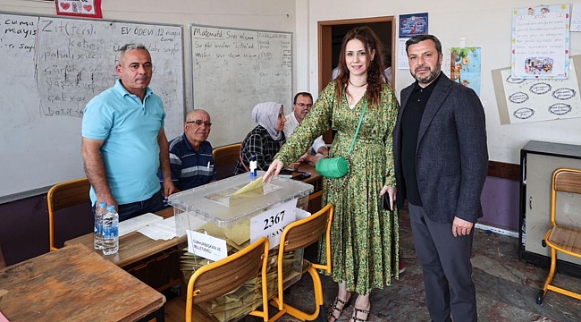 Başkan Kocaispir Oyunu Eşi İle Birlikte Kullandı