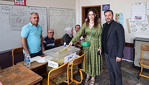 Başkan Kocaispir Oyunu Eşi İle Birlikte Kullandı