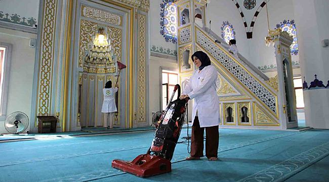 Yüreğir Belediyesi ibadethane temizliklerini sürdürüyor