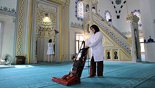 Yüreğir Belediyesi ibadethane temizliklerini sürdürüyor
