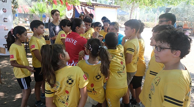 40 çocuğun tablet mutluluğu yürekleri ısıttı 