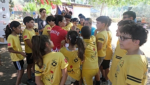 40 çocuğun tablet mutluluğu yürekleri ısıttı 