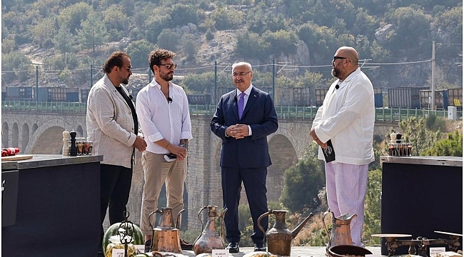 8. ULUSLARARASI ADANA LEZZET FESTİVALİ BİNLERCE KİŞİYE LEZZET ŞÖLENİ YAŞATTI