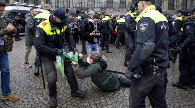 Amsterdam'da Filistin Yanlısı Gösteriye Polis Müdahalesi: 100'den Fazla Gözaltı