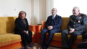 VALİ KÖŞGER RAMAZAN BAYRAMI'NDA ŞEHİT AİLELERİNİ YALNIZ BIRAKMADI 