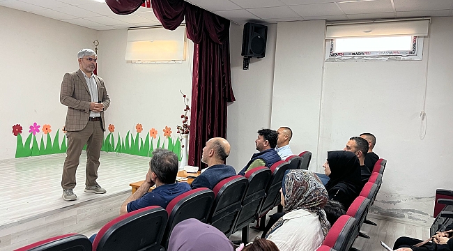 Yazarımız Adnan Kalkan'dan "Dijital Çağda Çocuk Yetiştirme" konulu konferans