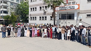 ADANA TURGUT ÖZAL ANADOLU LİSESİNDEN ŞENLİK TADINDA RESİM SERGİSİ