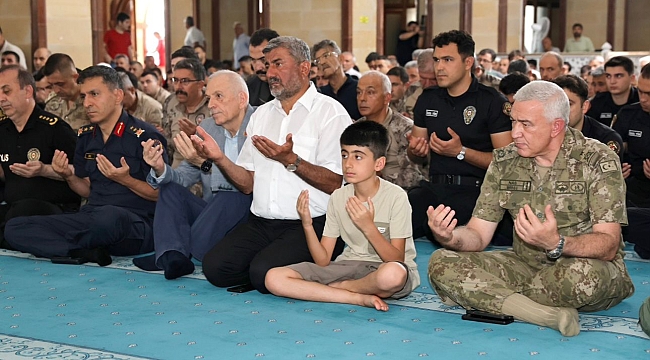 15 TEMMUZ ŞEHİTLERİMİZ DUALARLA YÂD EDİLDİ 