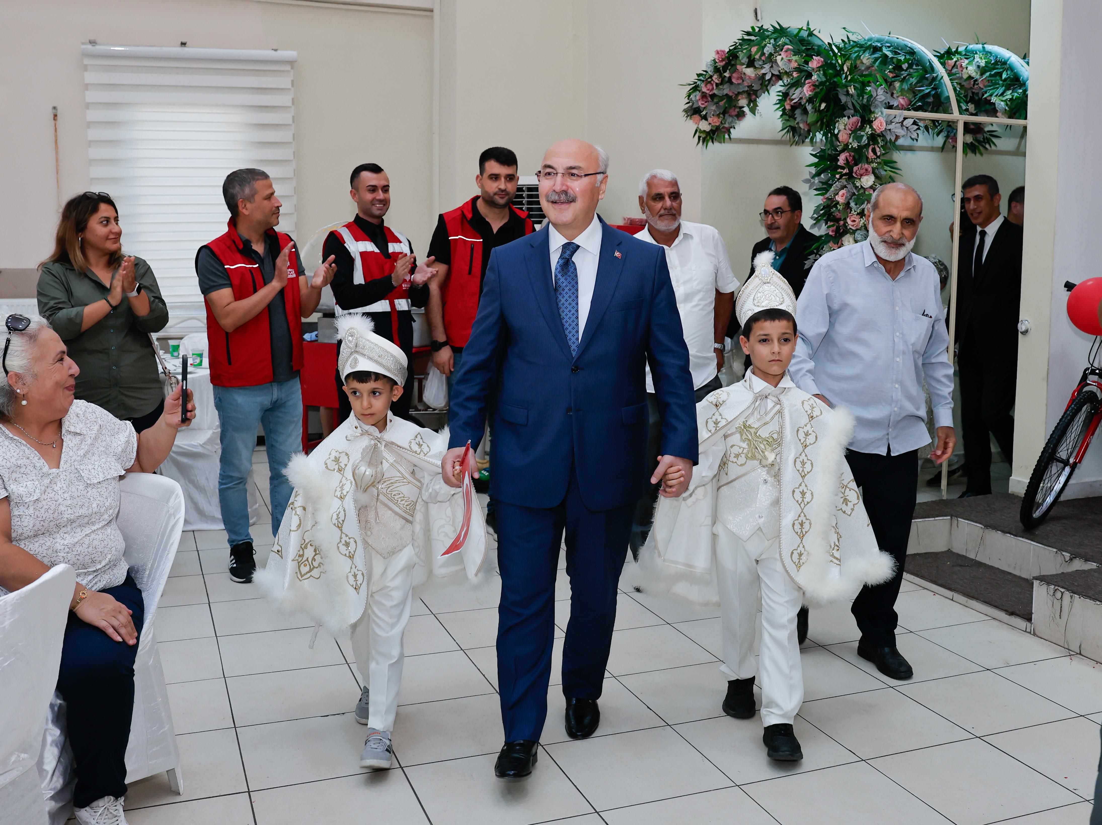 ADANA'DA GELENEKSEL "SÜNNET ŞÖLENİ" DÜZENLENDİ