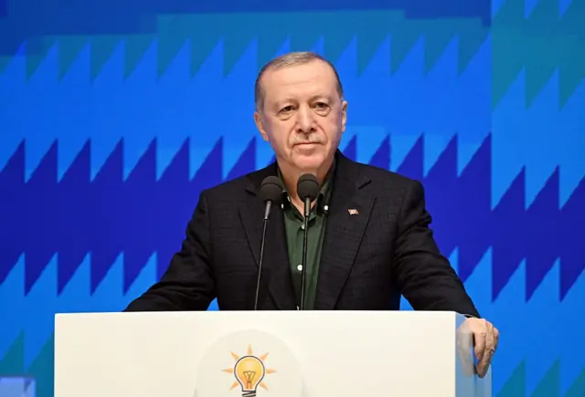 Cumhurbaşkanı Erdoğan: Halkımıza hizmet yolunda 2024'te zirveye çıkacağız