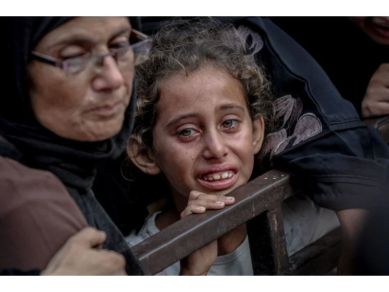 Gazze'de açlık savaşı: İsrail askeri, yemekleri toprağa gömmüş!