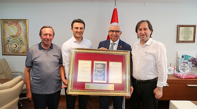 SAYGILI'NIN DEDESİNİN CEPHEDEN YAZDIĞI 100 YILLIK MEKTUP KIZILAY ARŞİVİNDE BULUNDU 