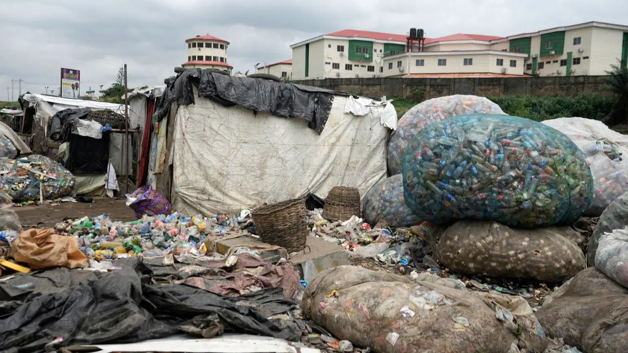 Plastik kirliliği Lagos'u teslim aldı, yasa uygulanamıyor