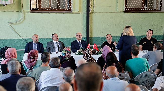 Vali Köşger Seyhanlılarla Cuma Sonrası Buluştu 