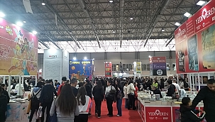 Taşköprü Gazetesi Çukurova Kitap Fuarı'nda: Yusuf Koçak Edebiyatın Nabzını Tuttu