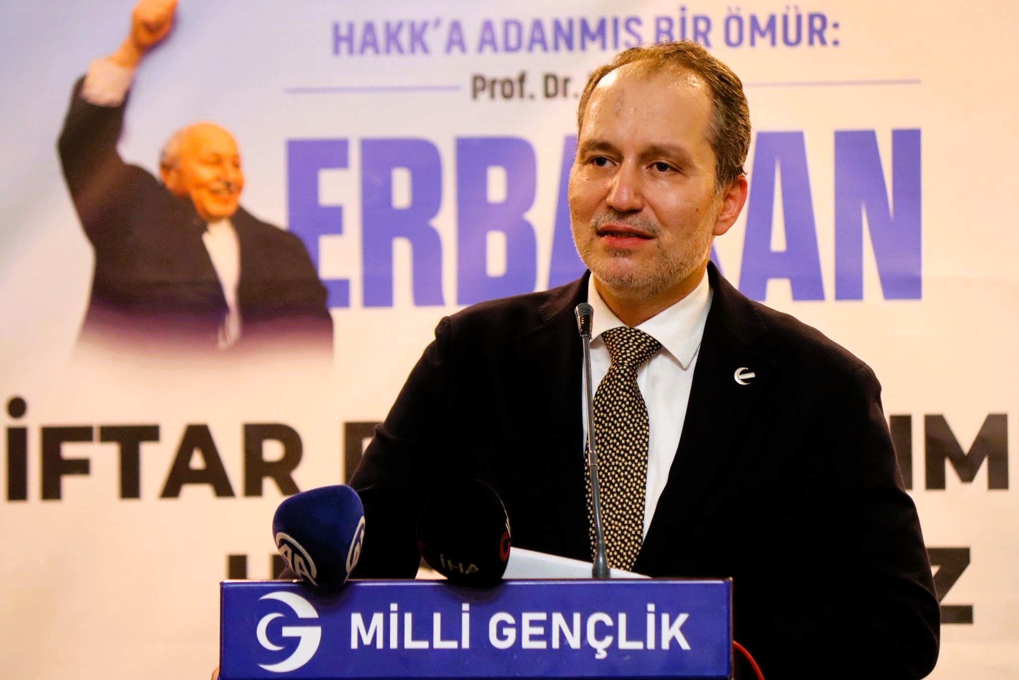 NECMETTİN ERBAKAN'I ATA OCAĞI ADANA'DA BİNLERCE KİŞİ ANDI