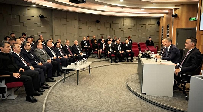 VALİ YAVUZ BAŞKANLIĞINDA HAYVANLARI KORUMA VE DEĞERLENDİRME TOPLANTISI DÜZENLENDİ 