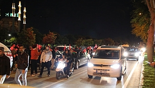 ADANA'DAN GAZZE'YE MEŞALELİ DAYANIŞMA: YÜZLERCE ARAÇLIK KONVOYLA SOYKIRIMA LANET 