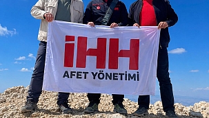 İHH Arama Kurtarma Adana'dan 15 Temmuz'un 10. Yılında Anlamlı Zirve Tırmanışı